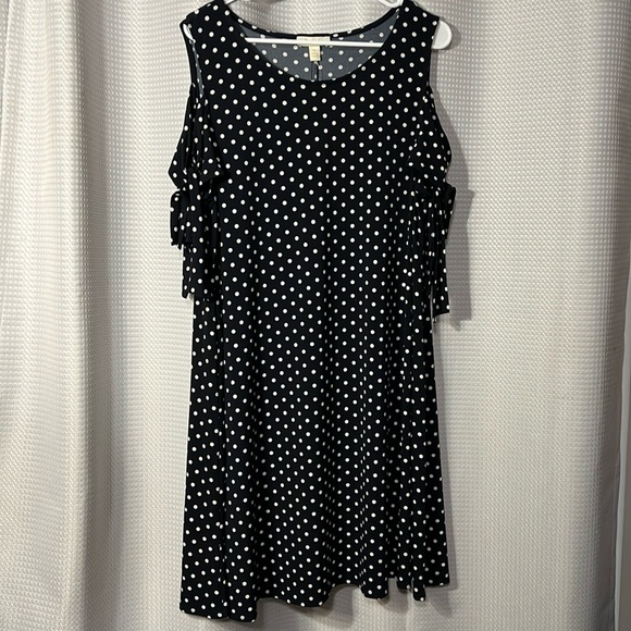 Versona Dresses & Skirts - NWT Versona Black with White polka dot Shift dress size XL